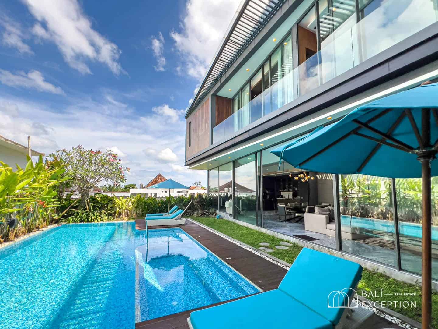 EXQUISITE 5 BEDROOM VILLA FOR SALE FREEHOLD IN UMALAS BALI BE-1050 